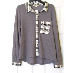 Above and Beyond Women's Top Gray with Black and White Plaid Trim Size Large